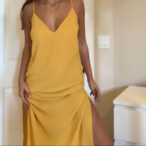 Yellow long dress misguided never worn (beach) - Picture 1 of 5